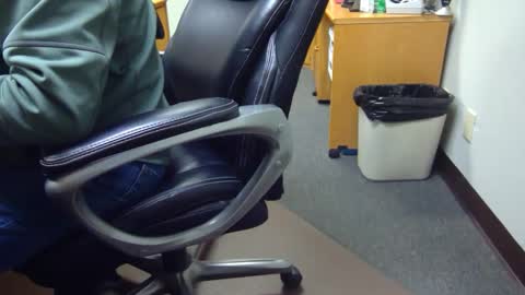 Snapshot of useemie chatting on 12/31/24, 12:21 useemie online show from 12/31/24, 12:21