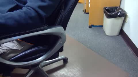 Snapshot of useemie chatting on 01/14/25, 11:37 useemie online show from 01/14/25, 11:37