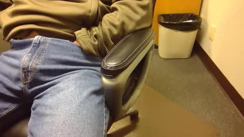 Snapshot of useemie chatting on 01/23/25, 12:04 useemie online show from 01/23/25, 12:04