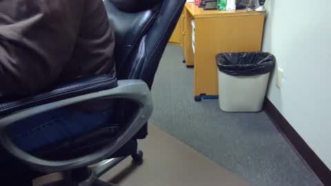 Snapshot of useemie chatting on 01/31/25, 08:12 useemie online show from 01/31/25, 08:12