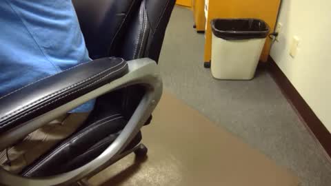 Snapshot of useemie chatting on 02/11/25, 11:01 useemie online show from 02/11/25, 11:01