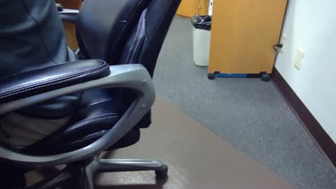 Snapshot of useemie chatting on 02/13/25, 07:10 useemie online show from 02/13/25, 07:10