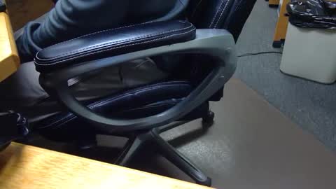 Snapshot of useemie chatting on 02/13/25, 11:47 useemie online show from 02/13/25, 11:47