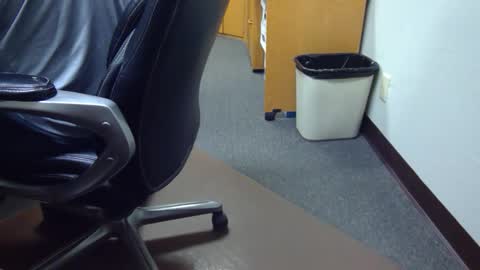 Snapshot of useemie chatting on 09/19/25, 10:32 useemie online show from 09/19/25, 10:32