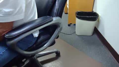 Snapshot of useemie chatting on 10/02/25, 10:50 useemie online show from 10/02/25, 10:50