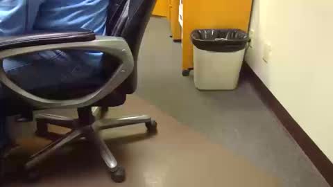 Snapshot of useemie chatting on 10/13/25, 08:31 useemie online show from 10/13/25, 08:31