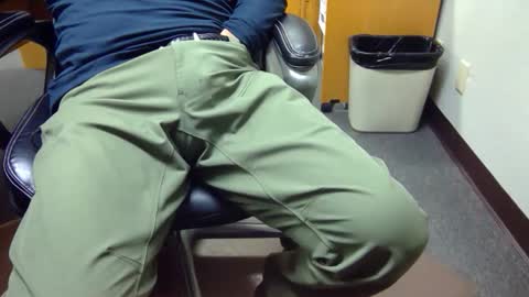 Snapshot of useemie chatting on 10/27/25, 07:07 useemie online show from 10/27/25, 07:07