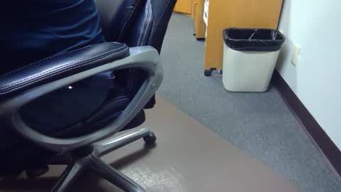 Snapshot of useemie chatting on 10/28/25, 10:45 useemie online show from 10/28/25, 10:45