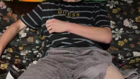 Snapshot of user__null chatting on 10/31/25, 11:28 user__null online show from 10/31/25, 11:28