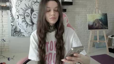 Eva online show from 03/11/25, 10:51