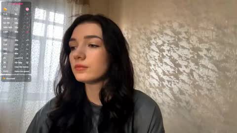 Snapshot of uwun_pinksi chatting on 03/04/26, 10:54 Lisi online show from 03/04/26, 10:54