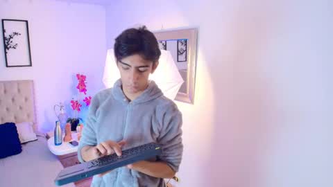 UYUKIE online show from 10/07/25, 12:02