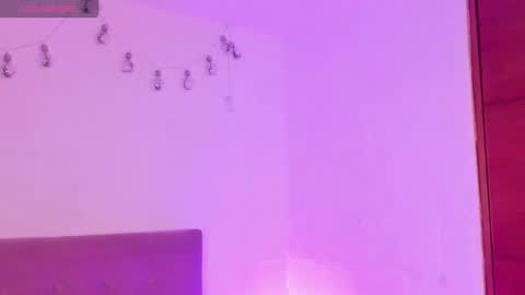 v1cky_ online show from 02/15/26, 12:07