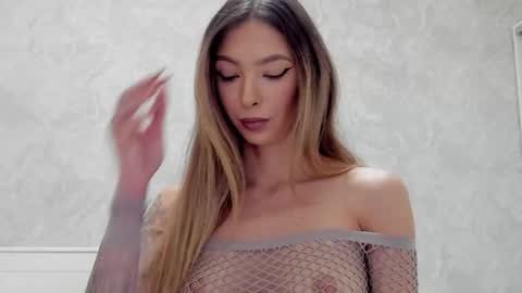 Mia online show from 10/30/25, 08:27