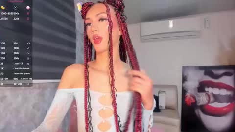 Snapshot of v_suckscock chatting on 11/05/25, 02:28 online show from 11/05/25, 02:28