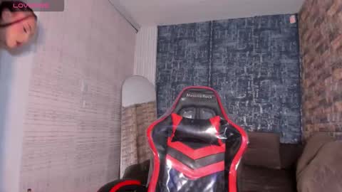 Snapshot of v_suckscock chatting on 11/13/25, 01:10 online show from 11/13/25, 01:10