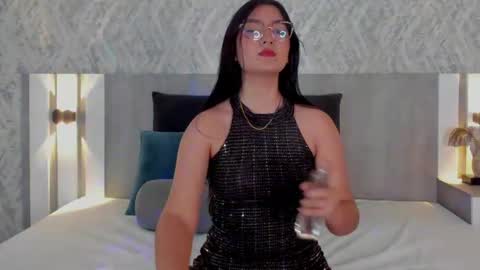 Snapshot of vaalentina_lux chatting on 06/04/26, 03:29 Vaalentina Lux online show from 06/04/26, 03:29