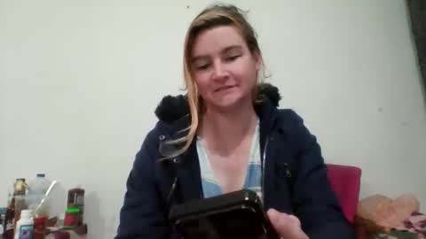 Snapshot of vagimosa chatting on 12/01/25, 01:43 vagimosa online show from 12/01/25, 01:43