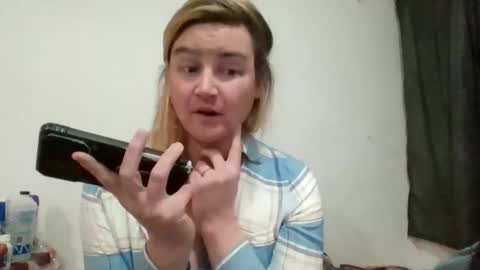 Snapshot of vagimosa chatting on 12/21/25, 03:02 vagimosa online show from 12/21/25, 03:02