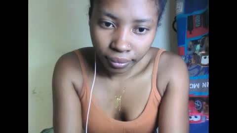 vailla02 online show from 10/04/25, 10:08