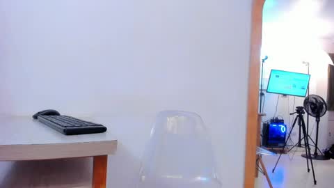 Snapshot of vailoetharris chatting on 04/07/26, 11:43 Vaiolet Harris online show from 04/07/26, 11:43