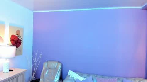 Snapshot of vailoetharris chatting on 04/18/26, 11:47 Vaiolet Harris online show from 04/18/26, 11:47