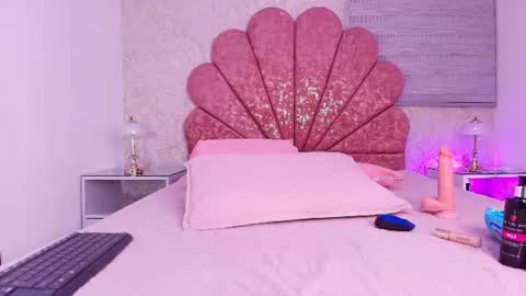 Vaiolet colls online show from 06/19/26, 11:47