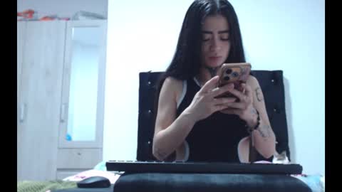 vaiolet online show from 12/19/25, 06:42