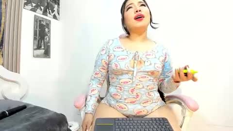 Snapshot of vaiolet_sexycurvy_ chatting on 07/12/26, 09:55 vaiolet_sexycurvy_ online show from 07/12/26, 09:55