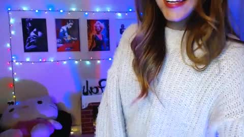 Hi I am Valcooky online show from 02/11/25, 01:31