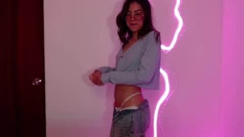 Snapshot of valcooky chatting on 04/14/26, 01:22 Hi I am Valcooky online show from 04/14/26, 01:22