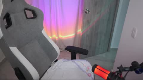 valecute01 online show from 10/02/25, 03:02