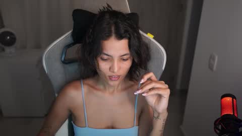 valecute01 online show from 10/03/25, 03:36