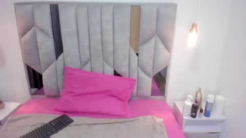 Snapshot of valeentiinaa_ chatting on 12/14/24, 11:50 VALENTINA online show from 12/14/24, 11:50