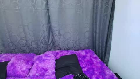 Snapshot of valeentiinaa_ chatting on 02/22/25, 01:22 VALENTINA online show from 02/22/25, 01:22