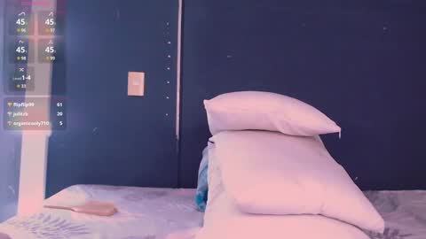 Snapshot of valen_thompson chatting on 12/11/24, 07:09 IG-valen mendoza99 twitter valenthompson99 online show from 12/11/24, 07:09