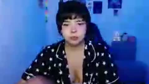 Snapshot of valenbeauty chatting on 06/18/26, 03:51 valenbeauty online show from 06/18/26, 03:51