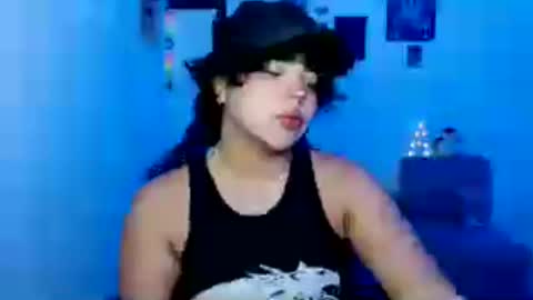 Snapshot of valenbeauty chatting on 06/19/26, 02:27 valenbeauty online show from 06/19/26, 02:27