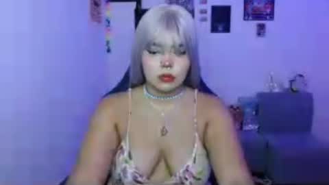 Snapshot of valenbeauty chatting on 07/05/26, 01:45 valenbeauty online show from 07/05/26, 01:45