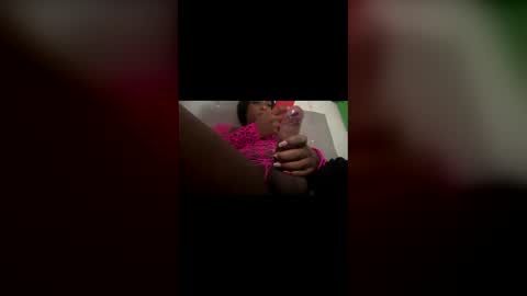 Snapshot of valencutt chatting on 04/22/26, 01:01 valencutt online show from 04/22/26, 01:01
