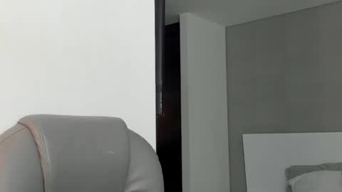 Snapshot of valenjonex chatting on 01/28/25, 11:50 Angela online show from 01/28/25, 11:50