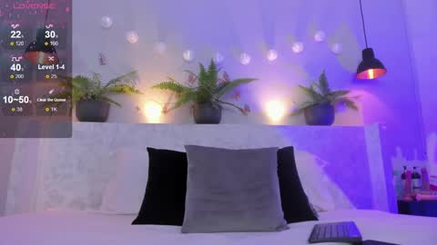 Snapshot of valenn__smith chatting on 02/25/25, 04:00 Valentina online show from 02/25/25, 04:00