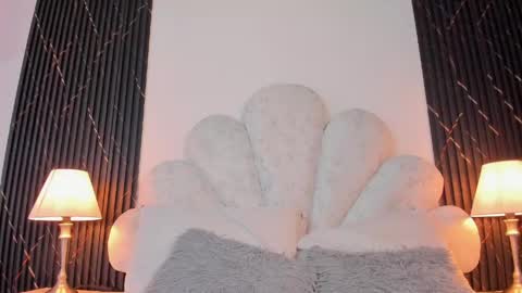 Snapshot of valenrosse_ chatting on 05/15/26, 11:17 Valen online show from 05/15/26, 11:17