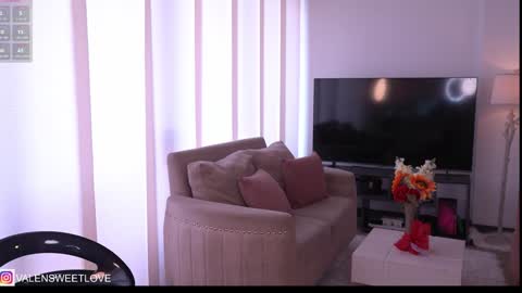 Snapshot of valensweetlove chatting on 01/06/25, 05:27 Valen online show from 01/06/25, 05:27