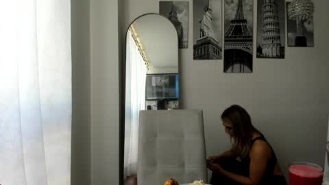 Snapshot of valensweetlove chatting on 01/29/25, 07:00 Valen online show from 01/29/25, 07:00