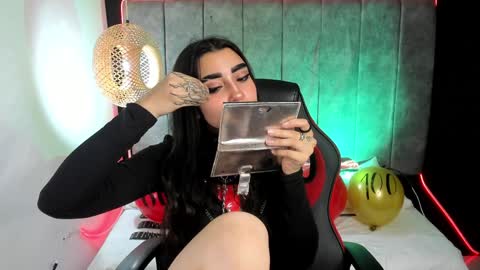Snapshot of valentina_asmodea chatting on 12/03/24, 03:09 VALENTINA online show from 12/03/24, 03:09