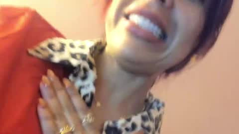 Snapshot of valentina_camposs chatting on 05/15/26, 07:21 valen online show from 05/15/26, 07:21