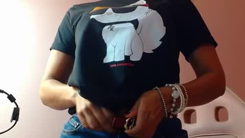 Snapshot of valentina_camposs chatting on 06/19/26, 04:33 valen online show from 06/19/26, 04:33