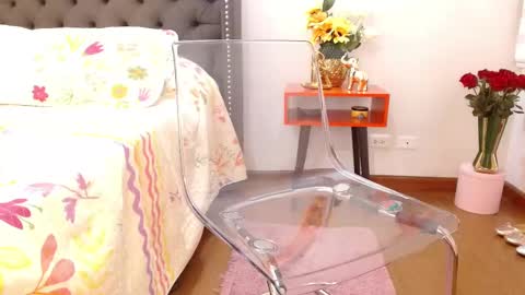 Valen Ferrer online show from 02/15/25, 11:25