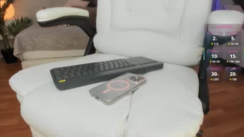 VALENTINA  online show from 10/22/25, 10:53